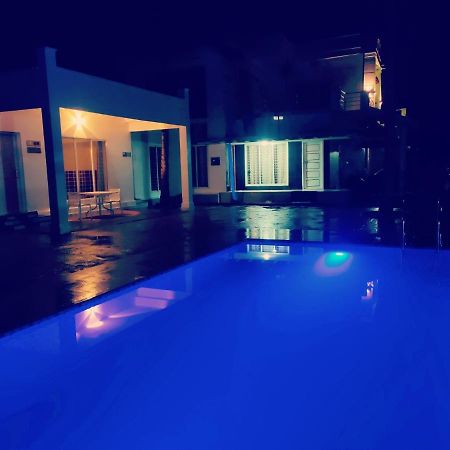 אודופי The Big Pineapple Estate Villa מראה חיצוני תמונה
